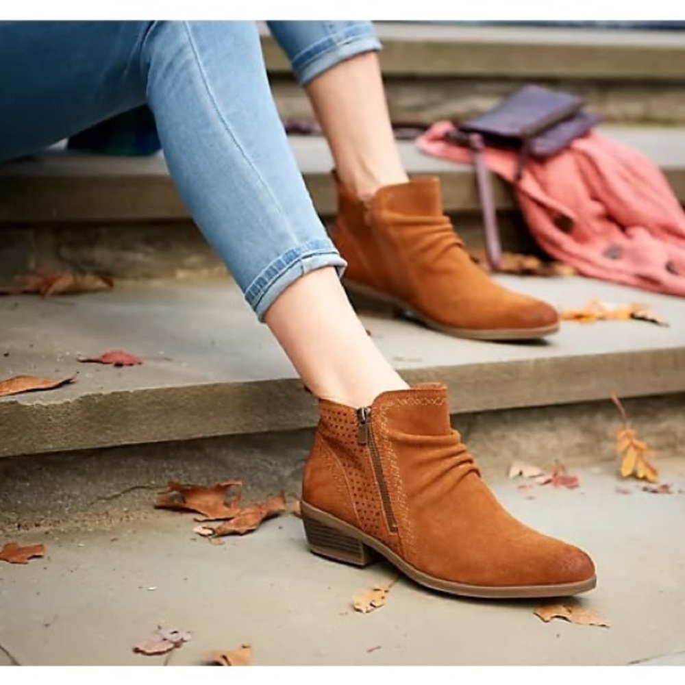 NWT Earth Origins Leather Collette Cheryl Ankle Boots in Cognac sz 9